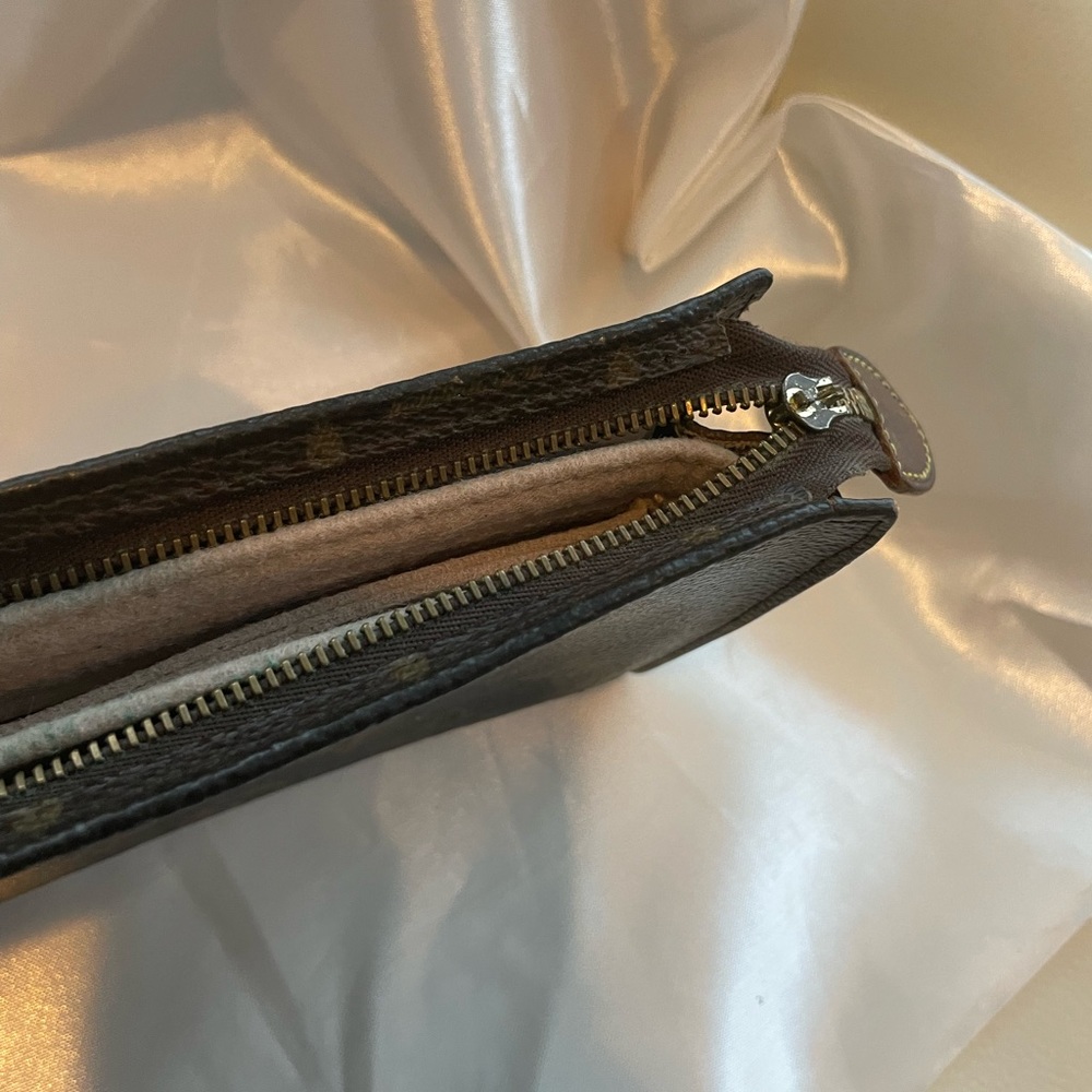 Louis Vuitton Toiletry Makeup Pouch - Picture 2 of 4